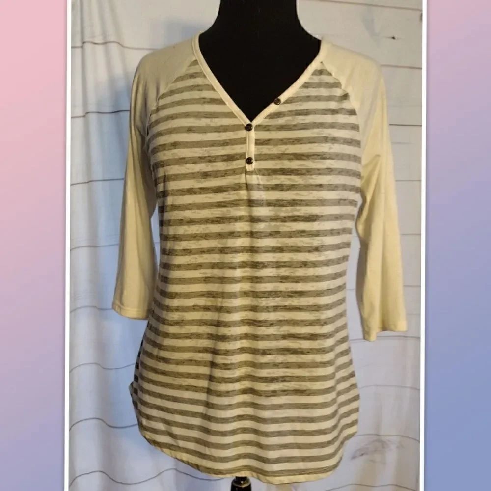 Weavers XL Soft 3/4 Sleeve White Sleeves Torso Is Grey And White Striped.